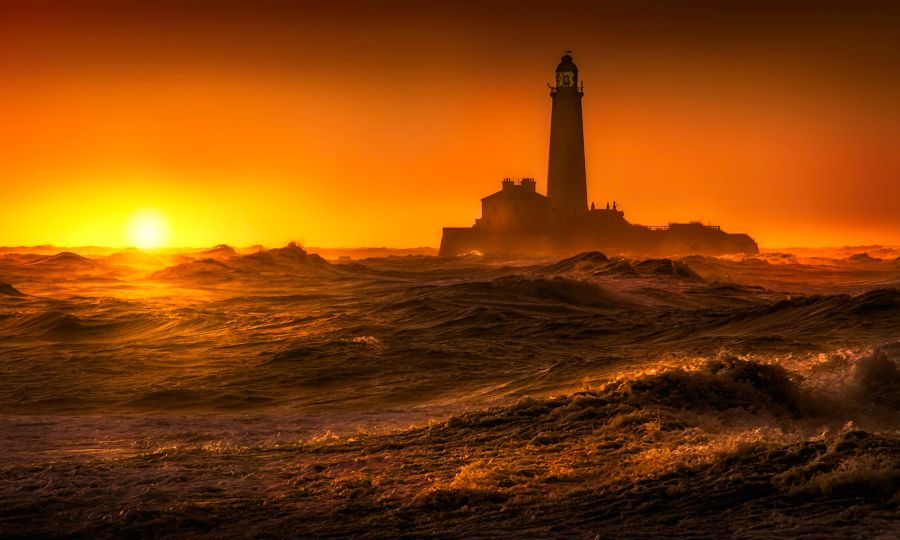 Photo de Ray Bilcliff: https://www.pexels.com/fr-fr/photo/mer-soleil-couchant-ocean-silhouette-7977345/