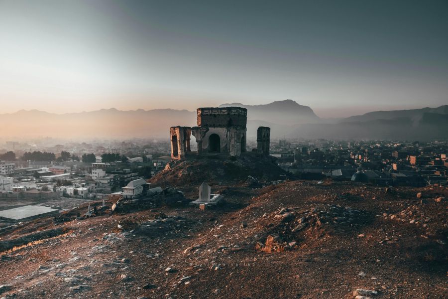 Photo de Suliman Sallehi: https://www.pexels.com/fr-fr/photo/structure-en-beton-gris-1481829/